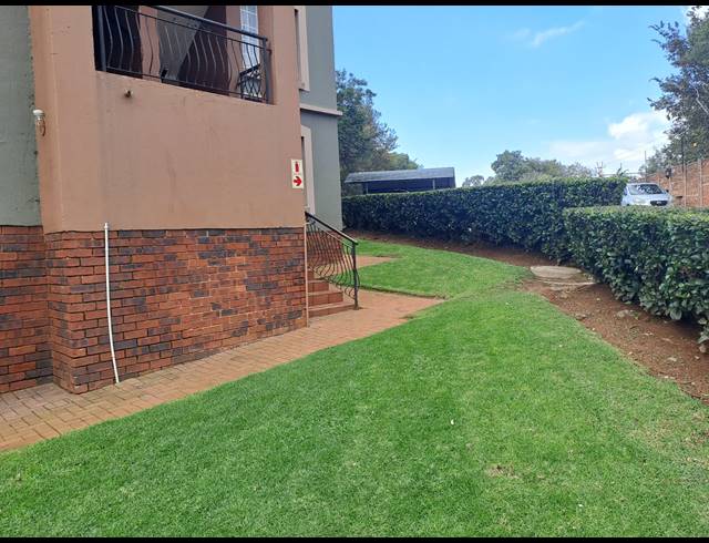 2 BEDROOM TOWNHOUSE FOR SALE IN CASTLEVIEW